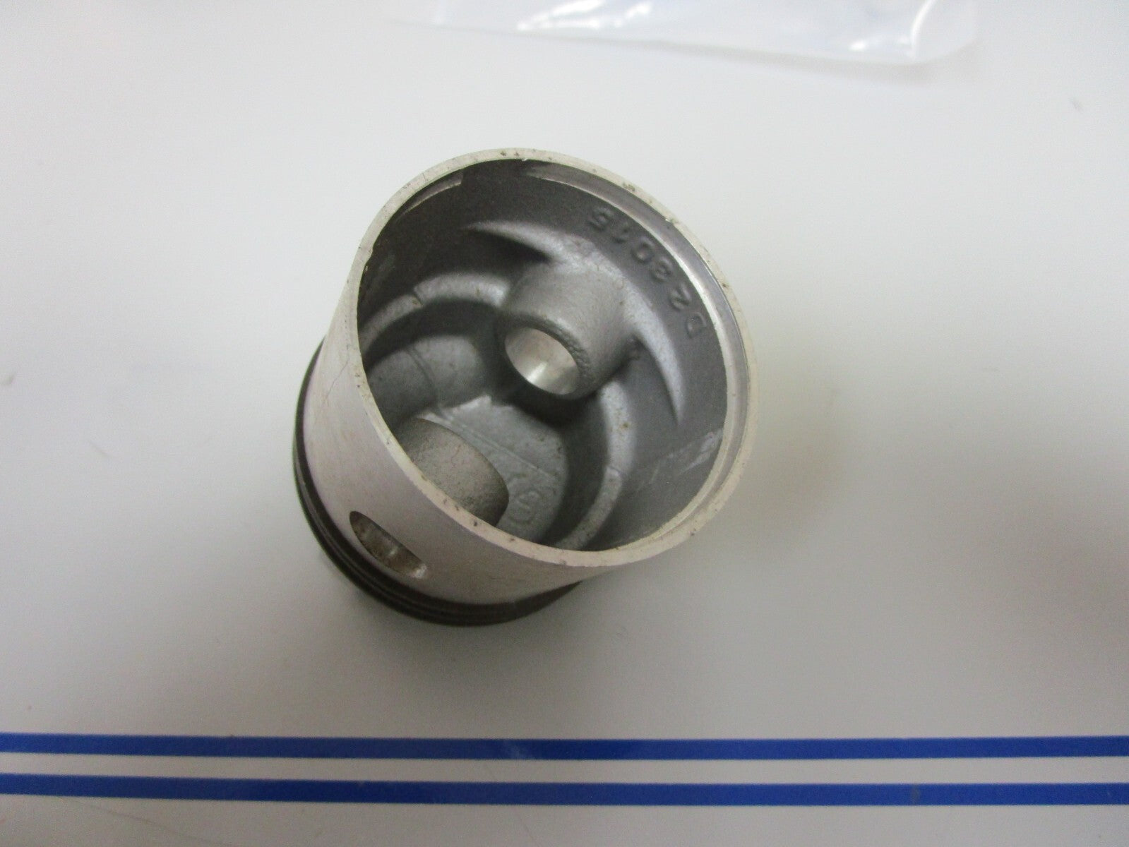 *NEW OEM* 0810 Mercury Quicksilver Piston F26015