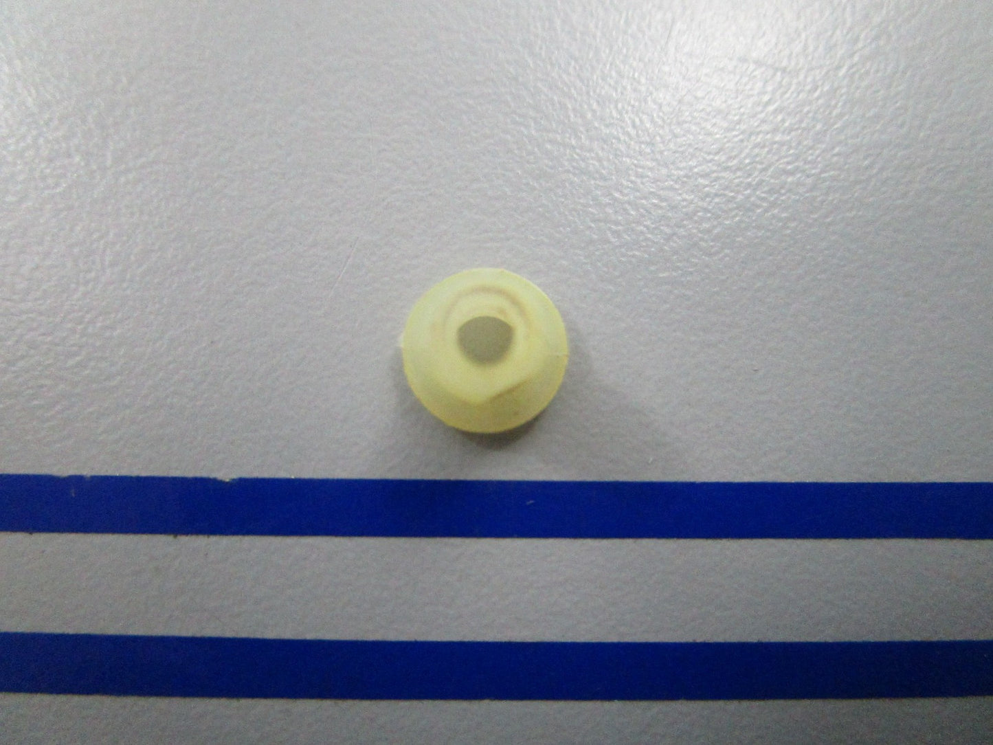 NEW OEM 204708 0204708 OMC Johnson Evinrude Retainer 0810