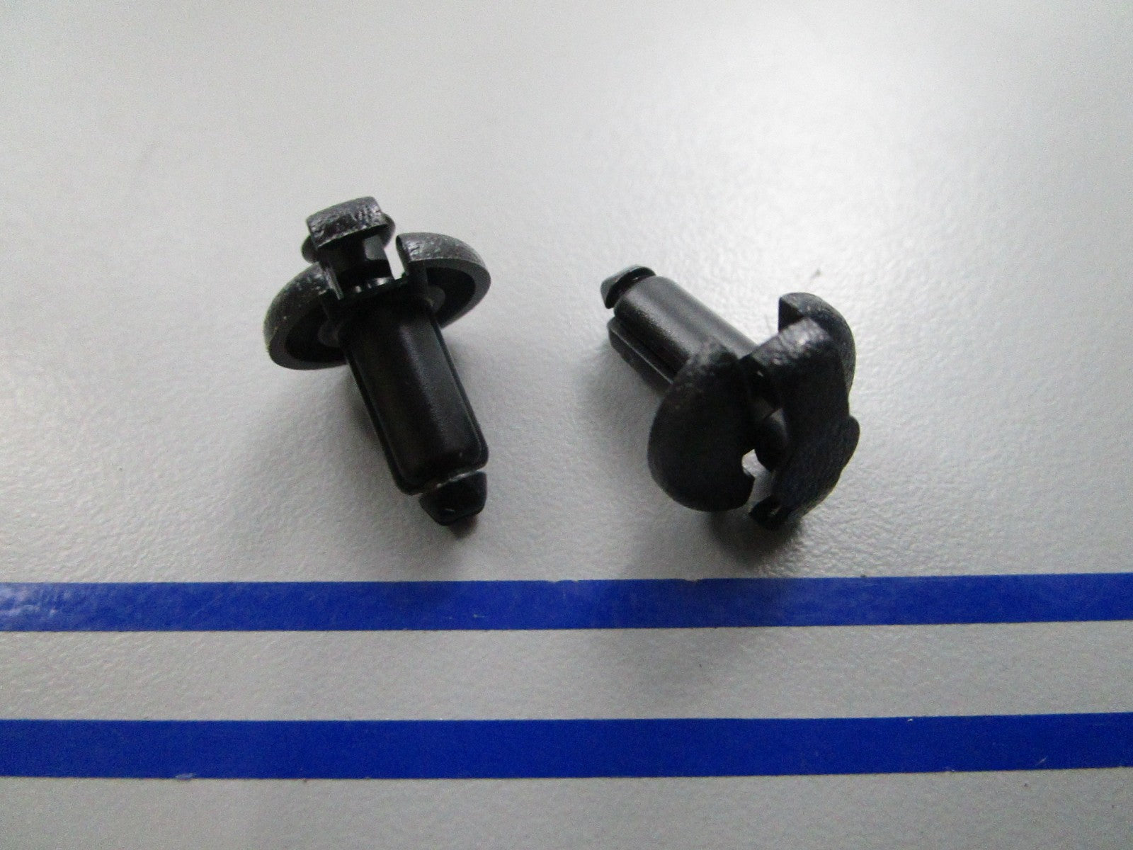 NEW OEM (LOT OF 2) Honda 90683-GAZ-003 Trim Clip 0810