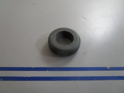 *NEW OEM* 0810 OMC Johnson Evinrude Grommet 909988 0909988