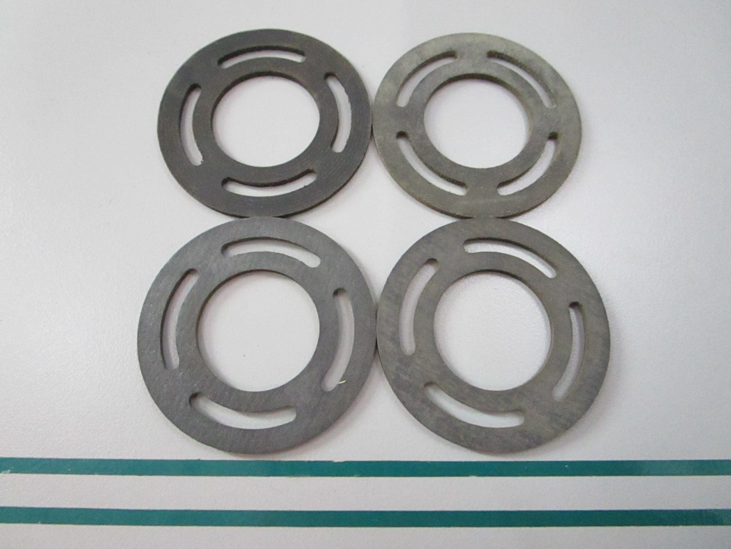 NEW OEM (LOT OF 4) 315723 0315723 OMC Johnson Evinrude Gasket 0810