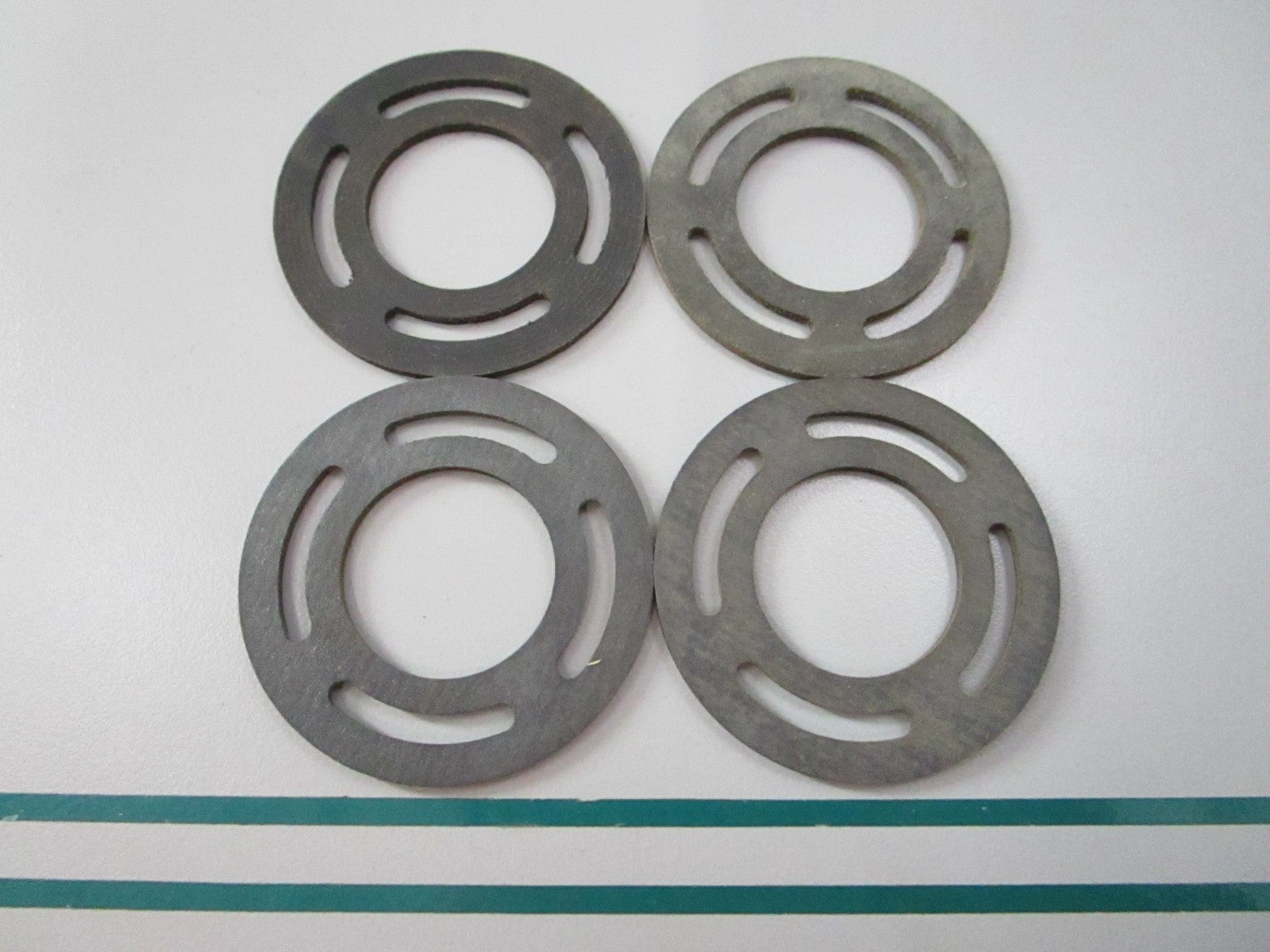 NEW OEM (LOT OF 4) 315723 0315723 OMC Johnson Evinrude Gasket 0810
