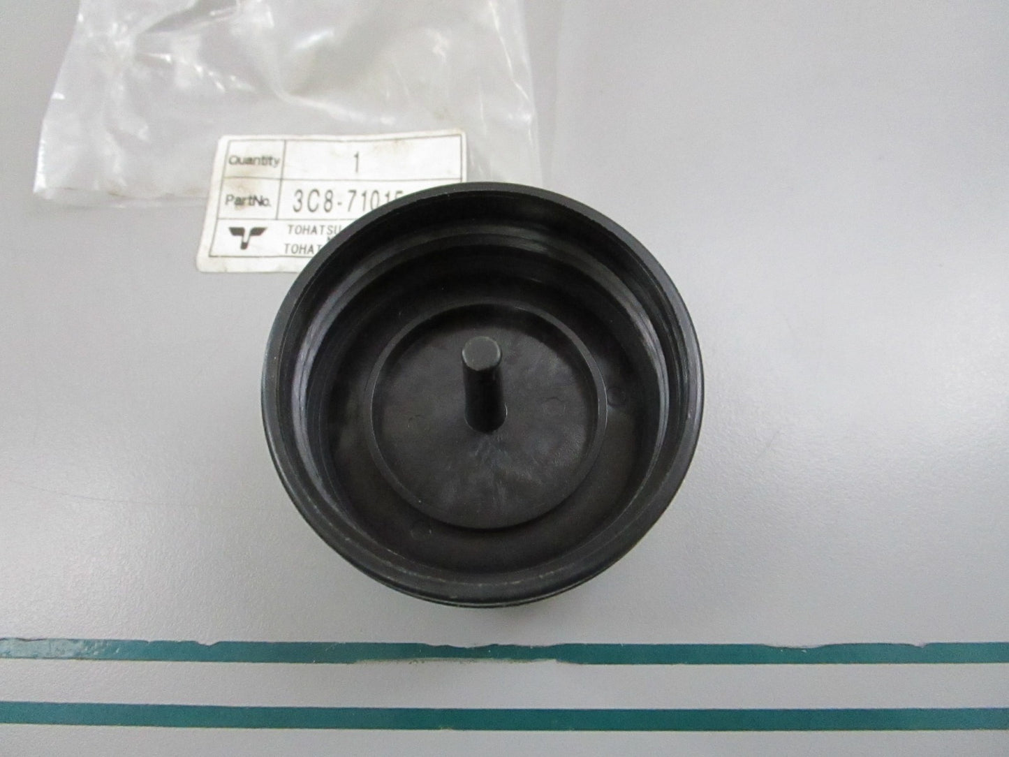 NEW OEM 3C8-71015-0 3C8710150 Tohatsu Oil Filler Cap 0810
