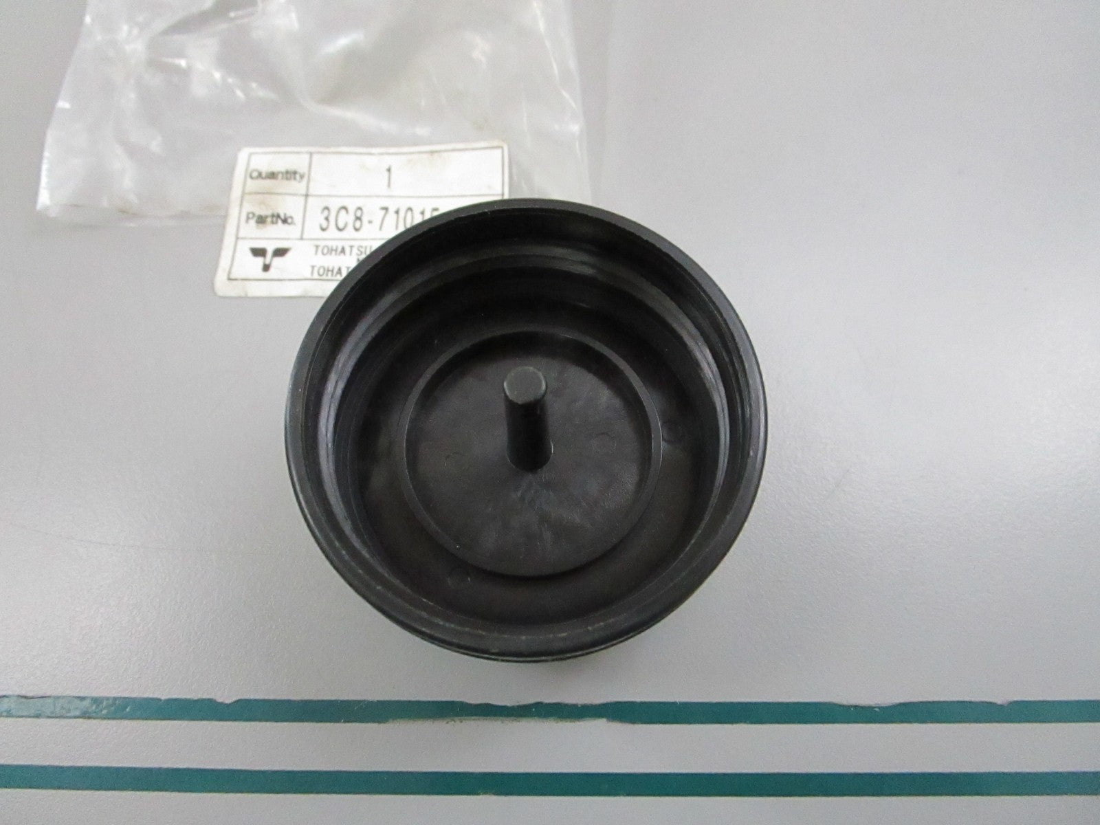 NEW OEM 3C8-71015-0 3C8710150 Tohatsu Oil Filler Cap 0810