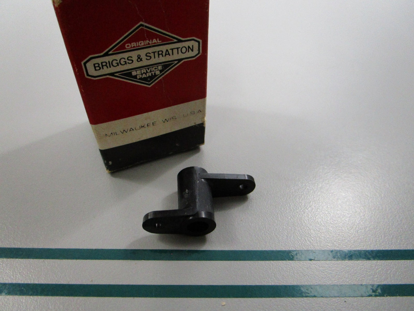 NEW OEM 280272 Briggs & Stratton Bell Crank 0810