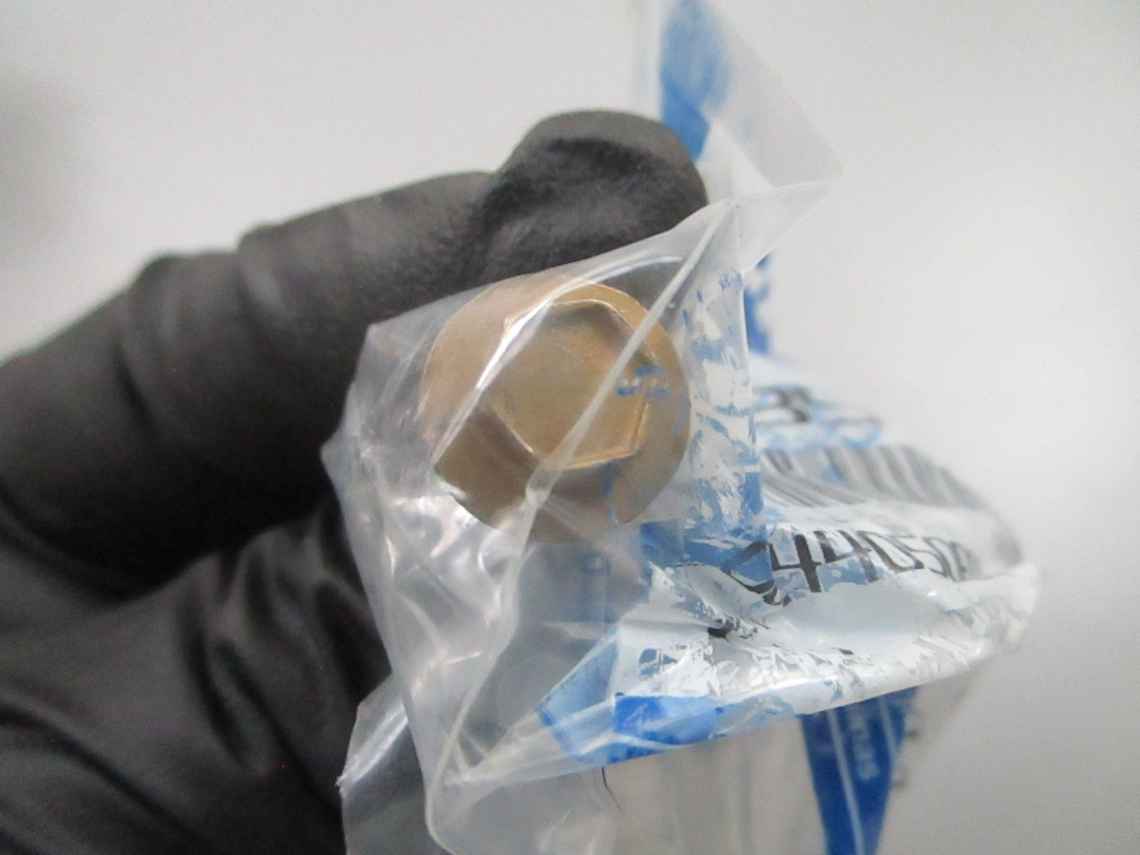 *NEW OEM* 0810 Volvo Penta Attaching Kit 3858080