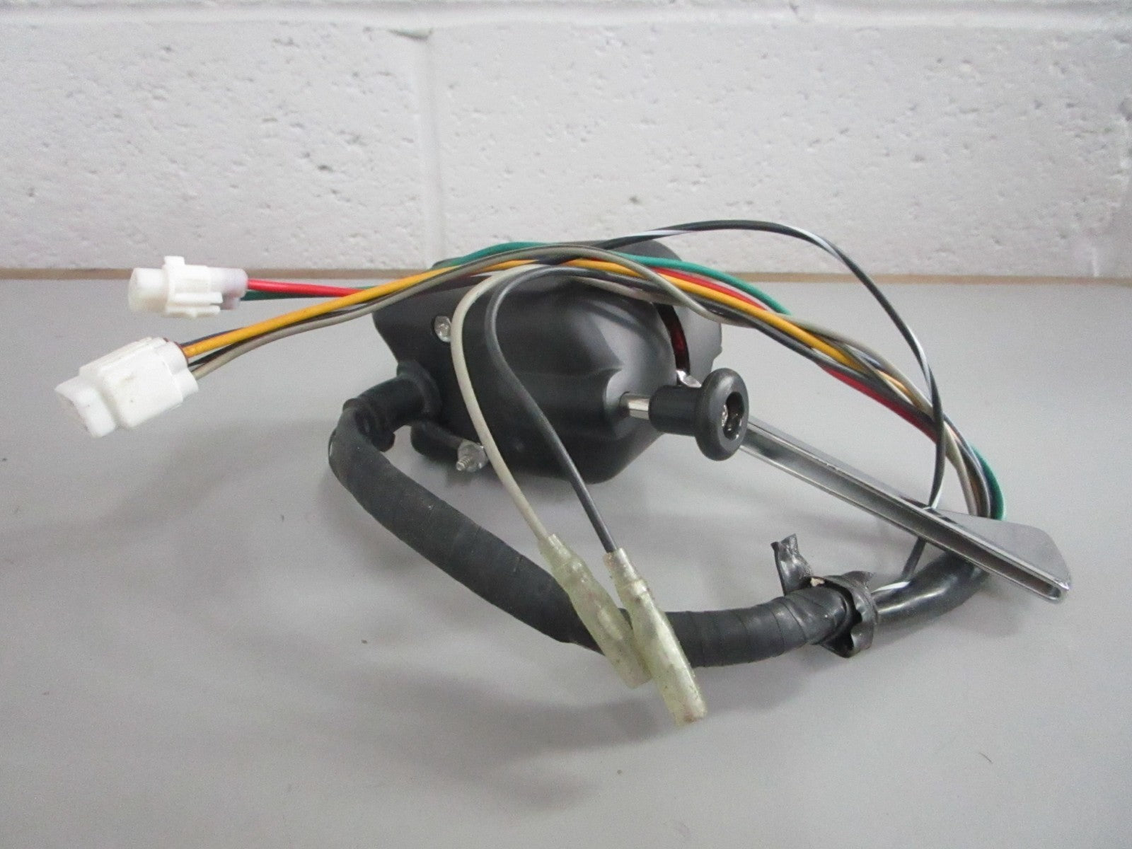 NEW OEM DOT QQC 86 PM Model 500 Turn Signal 0820