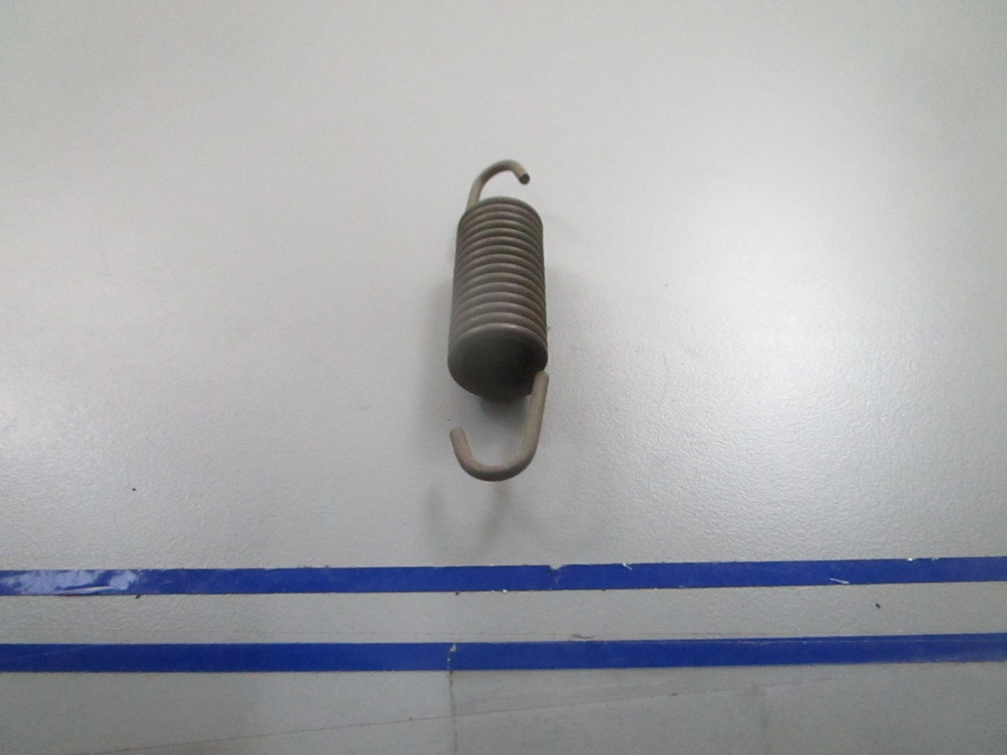 *NEW OEM* 0810 OMC Johnson Evinrude Spring 338489 0338489