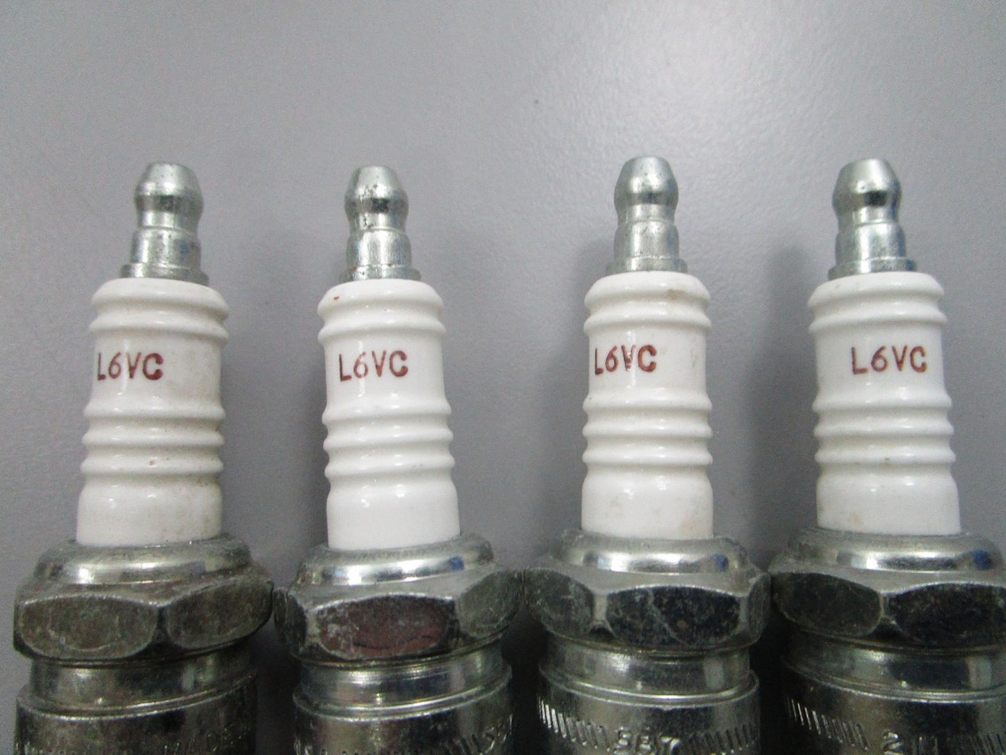 NEW (LOT OF 10) Champion L6VC Spark Plug 0810