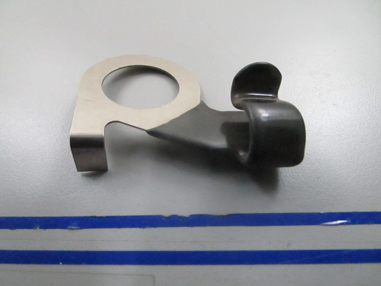 *NEW OEM* 0810 OMC Johnson Evinrude Cable Clamp 352102 0352105