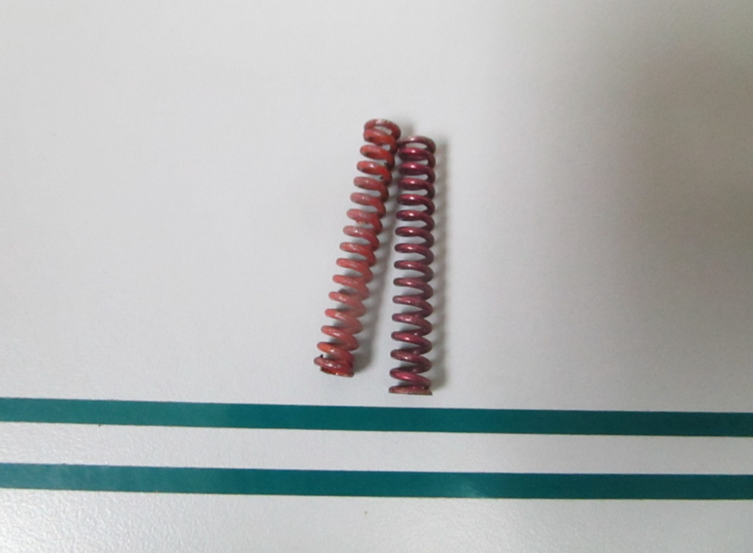 NEW OEM (LOT OF 2) 318576 0318576 OMC Johnson Evinrude Spring 0810