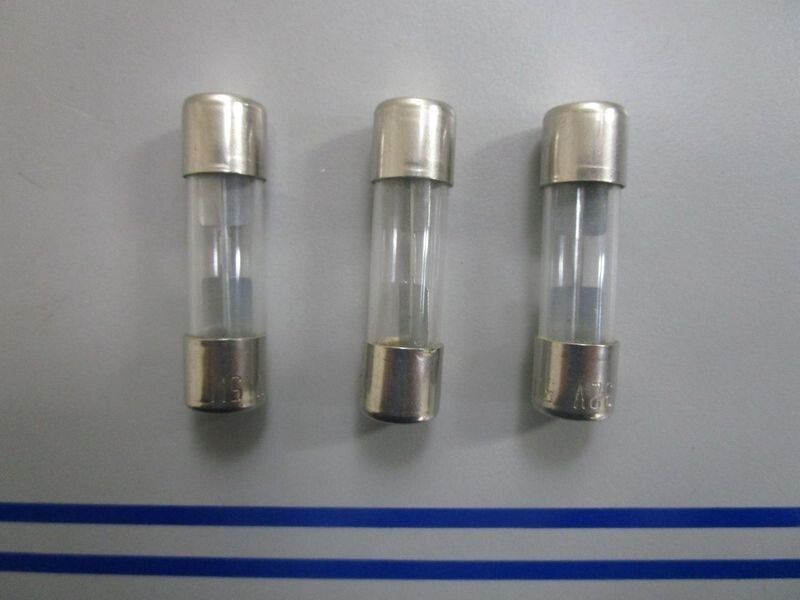 *NEW OEM* (LOT OF 3) 0770 Volvo Penta Fuse 851120