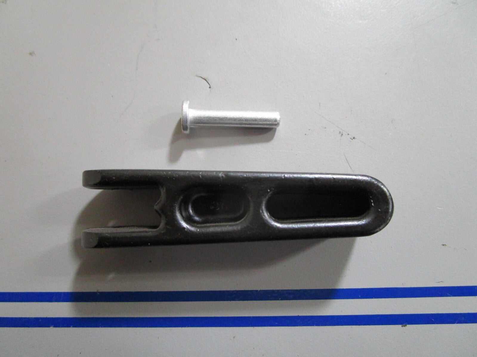 *NEW OEM* 0810 OMC Johnson Evinrude Clamp Screw Handle & Rivet 398001 0398001