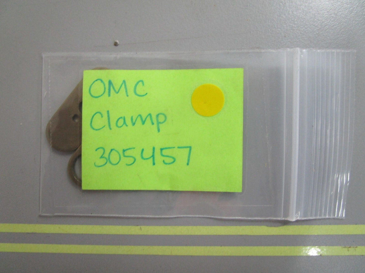 *NEW OEM* (LOT OF 2) 0810 OMC Johnson Evinrude Clamp 305457 0305457