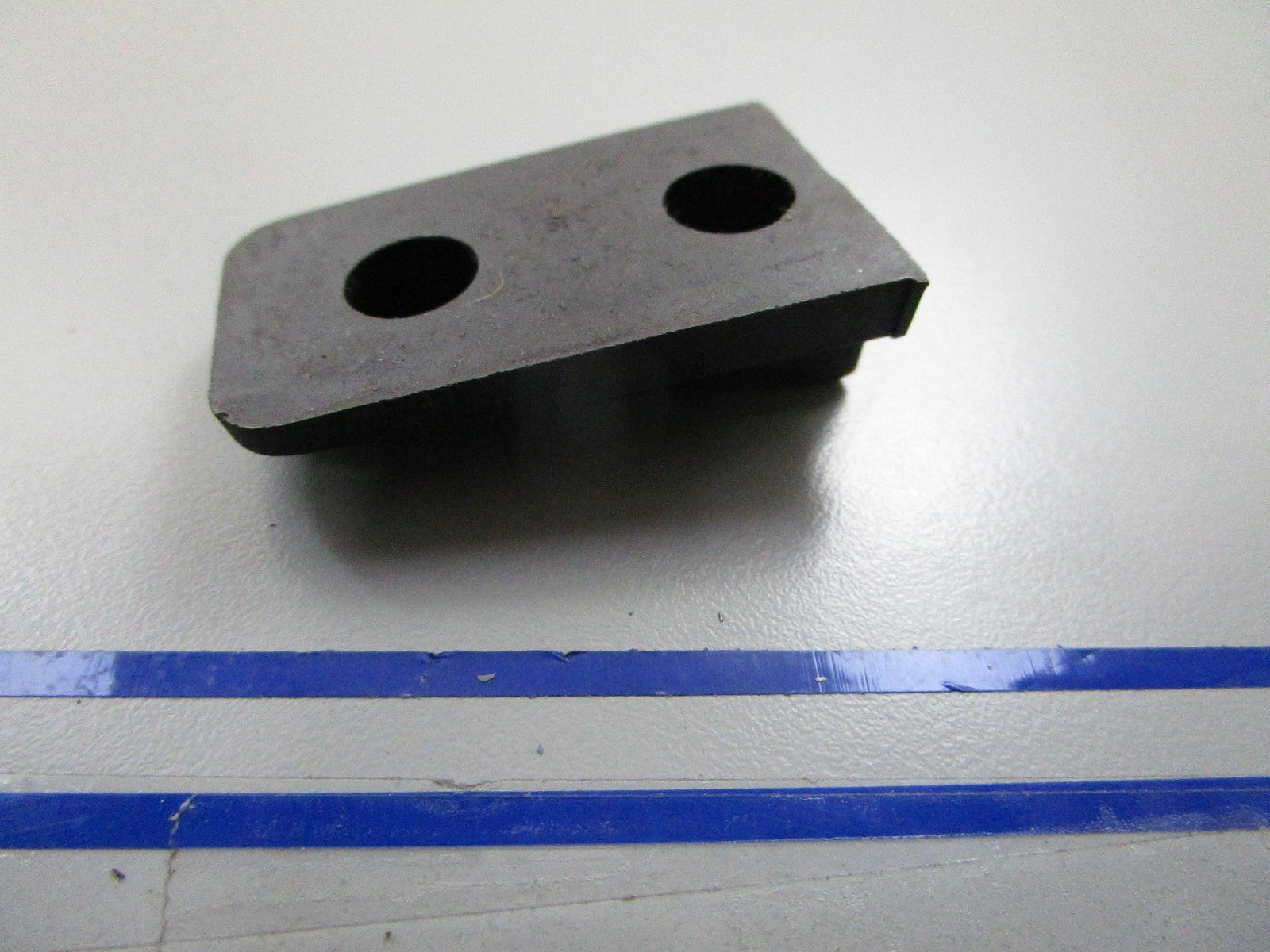 *NEW OEM* 0810 OMC Johnson Evinrude Grommet 337409 0337409