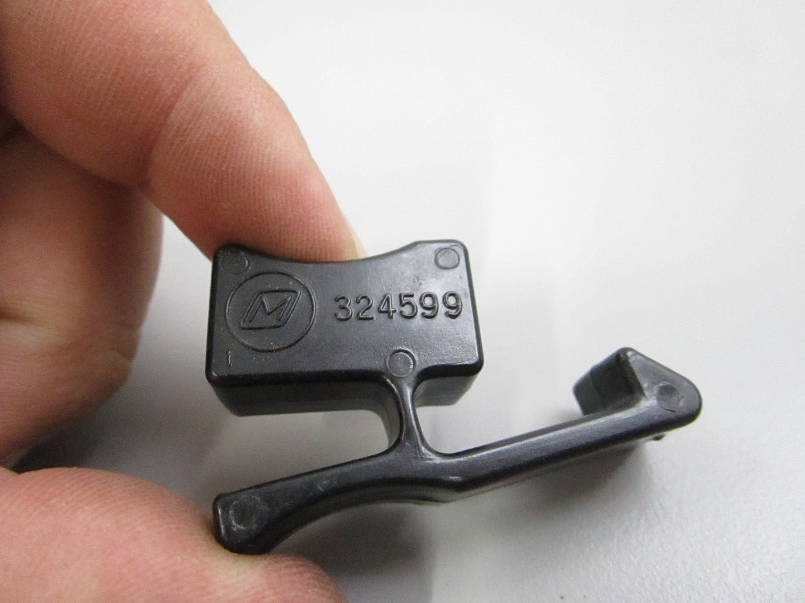 NEW OEM 324599 0324599 OMC Johnson Evinrude Tilt End Pin 0810
