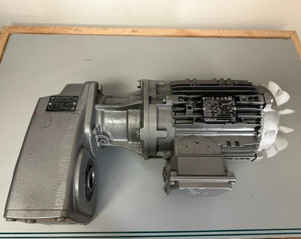Nord SK 1282AZH-90SP/4 NEW NOS Gear Motor 1.5 HP 85 RPM 20.57:1 Right Angle