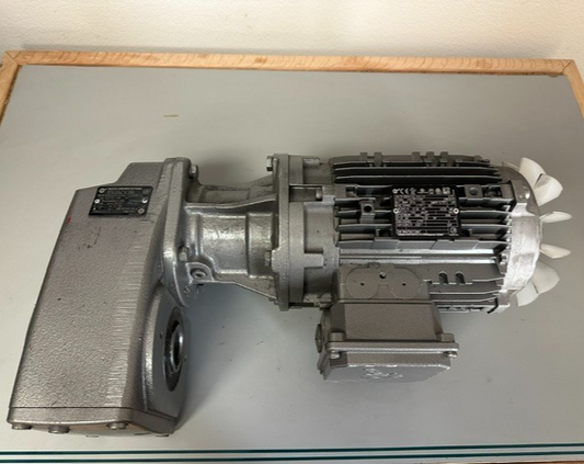 Nord SK 1282AZH-90SP/4 NEW NOS Gear Motor 1.5 HP 85 RPM 20.57:1 Right Angle