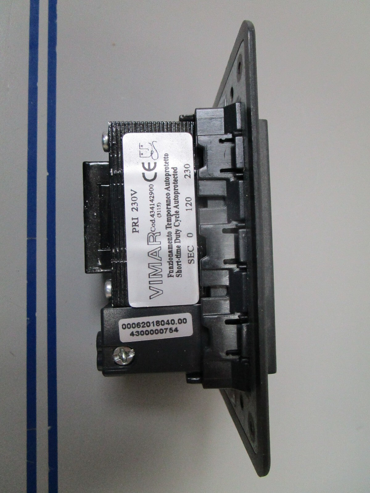 *NEW* 0720 Vimar Eikon PRI 230V Outlet Socket 14290