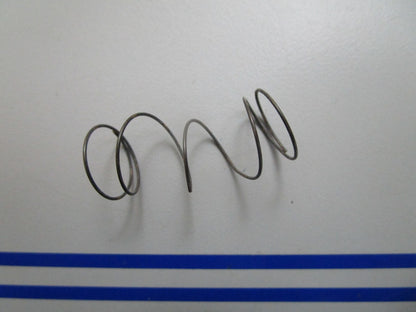 *NEW OEM* 0770 OMC Johnson Evinrude Spring 305199 0305199