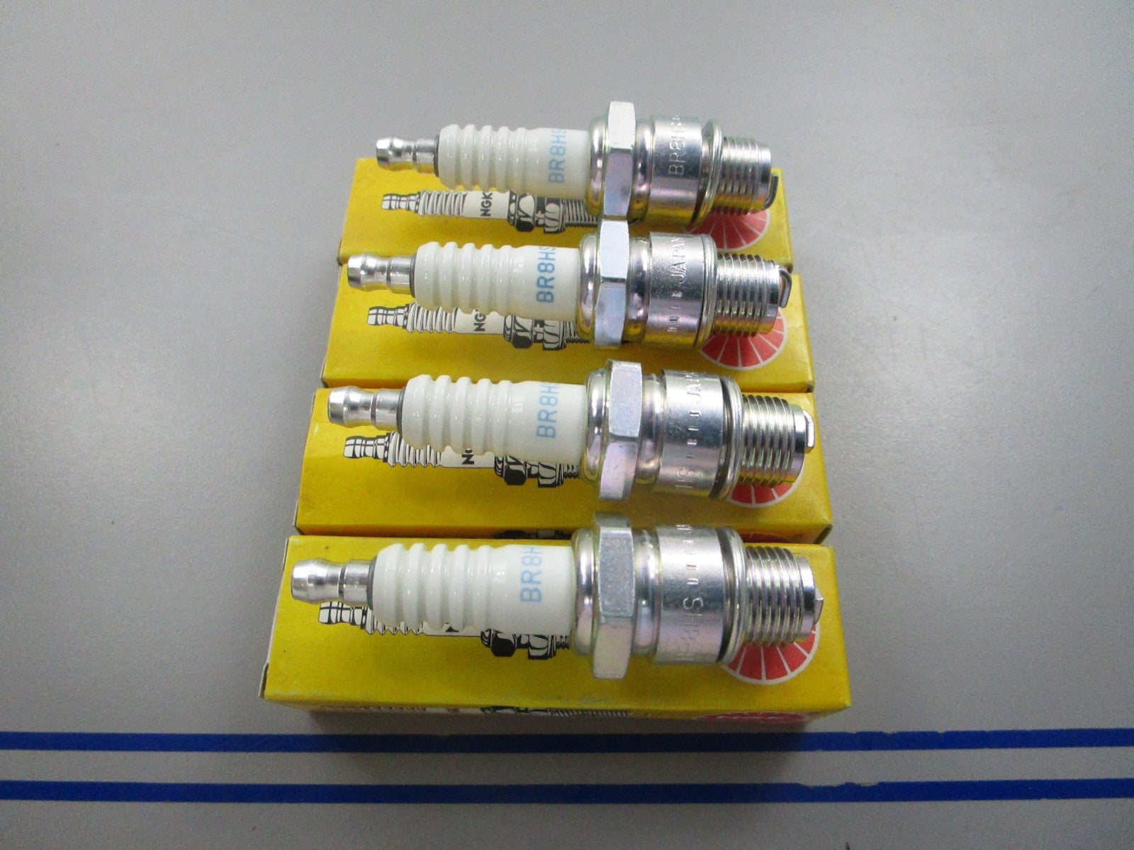NEW (LOT OF 4) BP8HS NGK Spark Plug 0810
