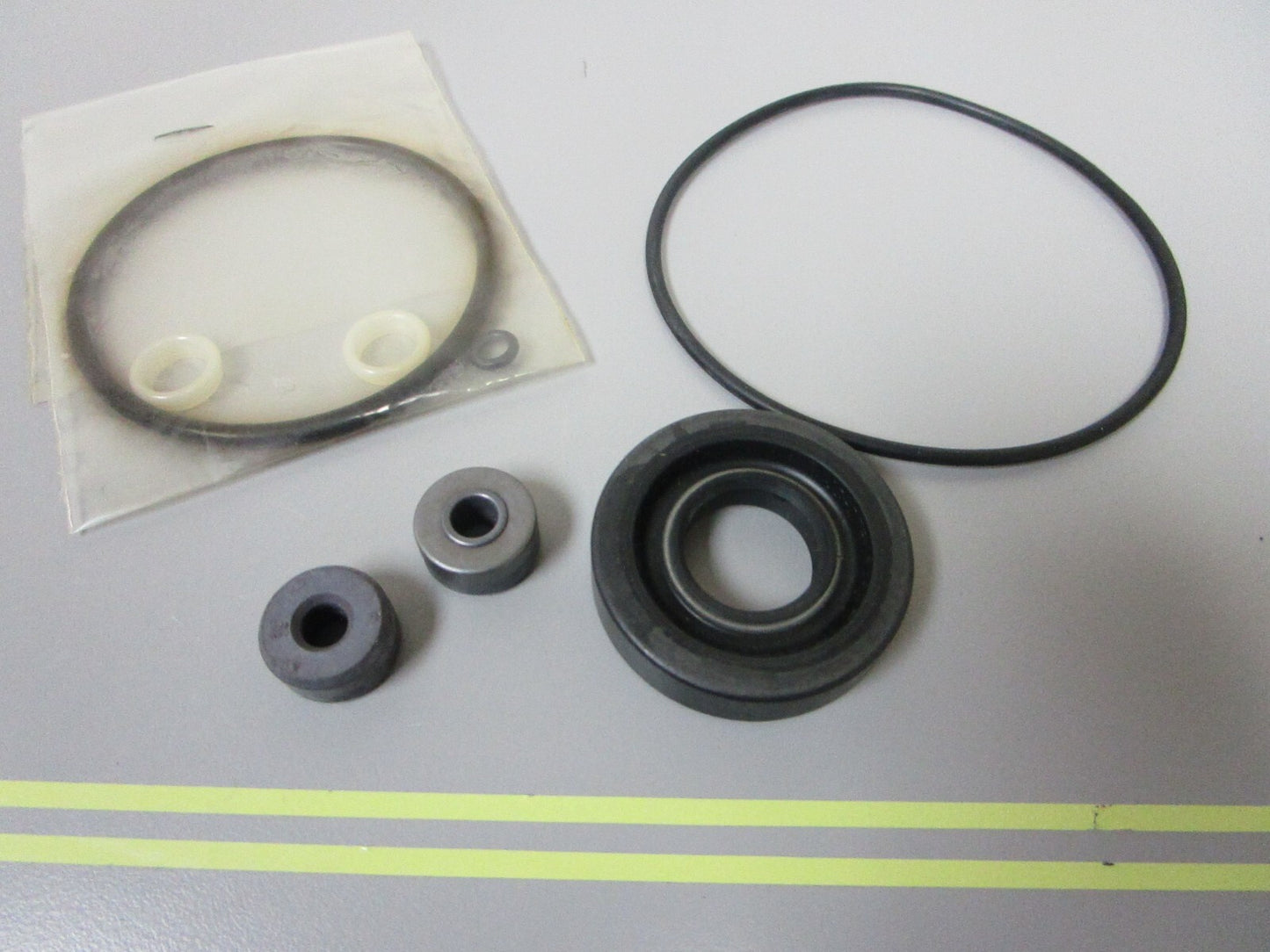 *NEW OEM* 0810 Mercury Quicksilver Seal Kit FK1060