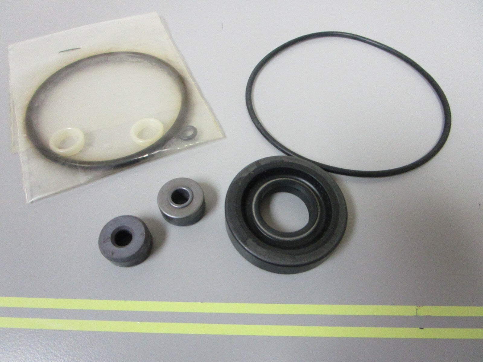 *NEW OEM* 0810 Mercury Quicksilver Seal Kit FK1060