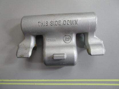 *NEW OEM* 0810 OMC Johnson Evinrude Mounting Bracket 123606 0123606