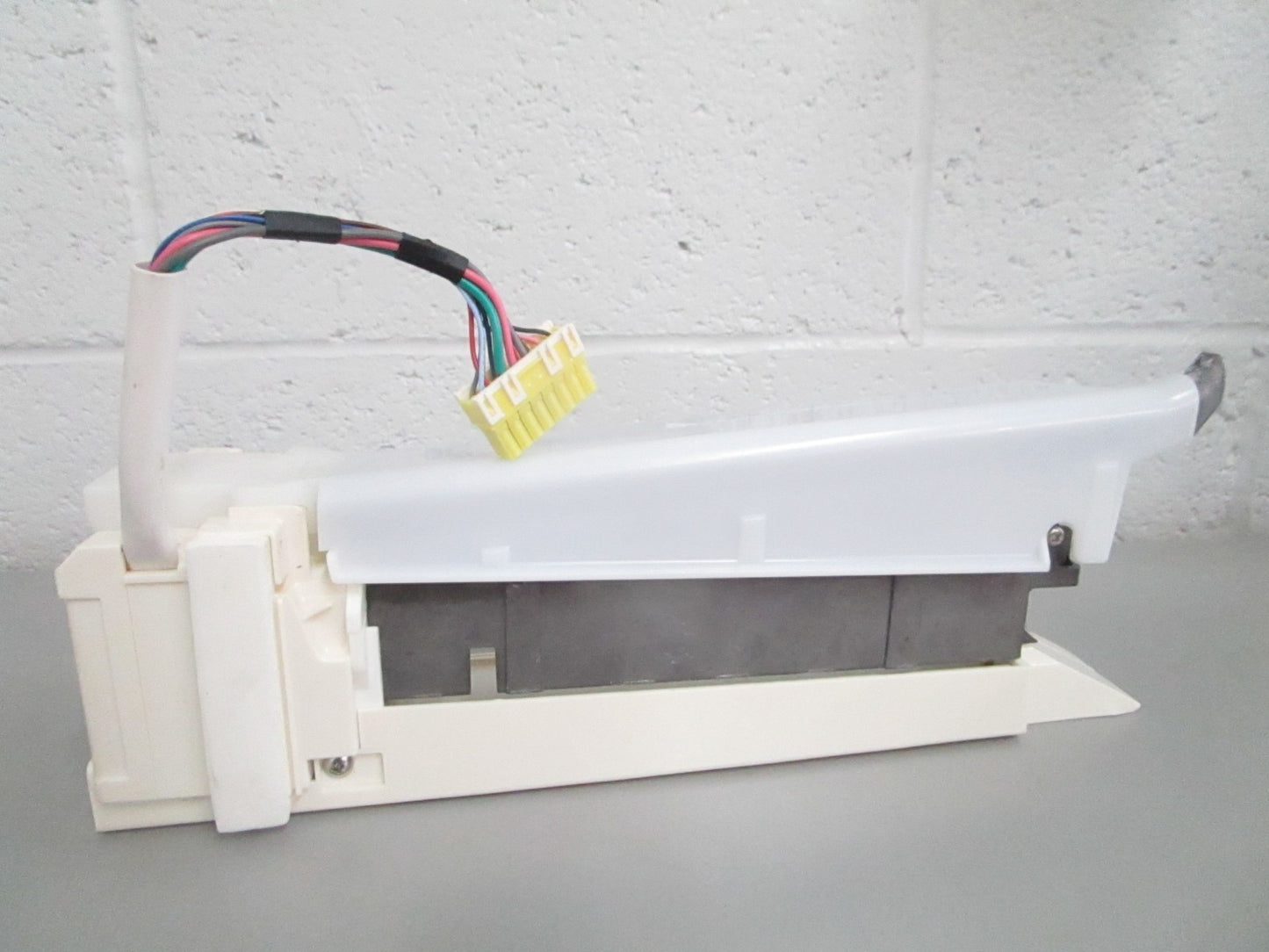 NEW OEM DA82-02675A Samsung Refrigerator Ice Maker Service Kit 0820