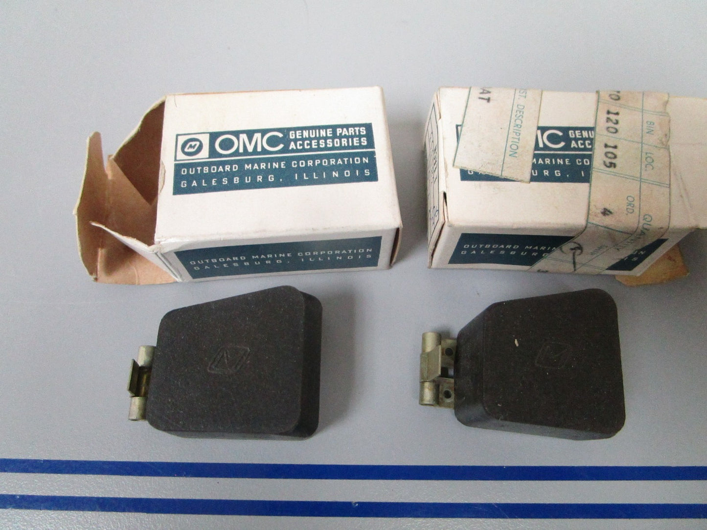NEW OEM (LOT OF 2) 381353 0381353 OMC Johnson Evinrude Float & Arm 0810