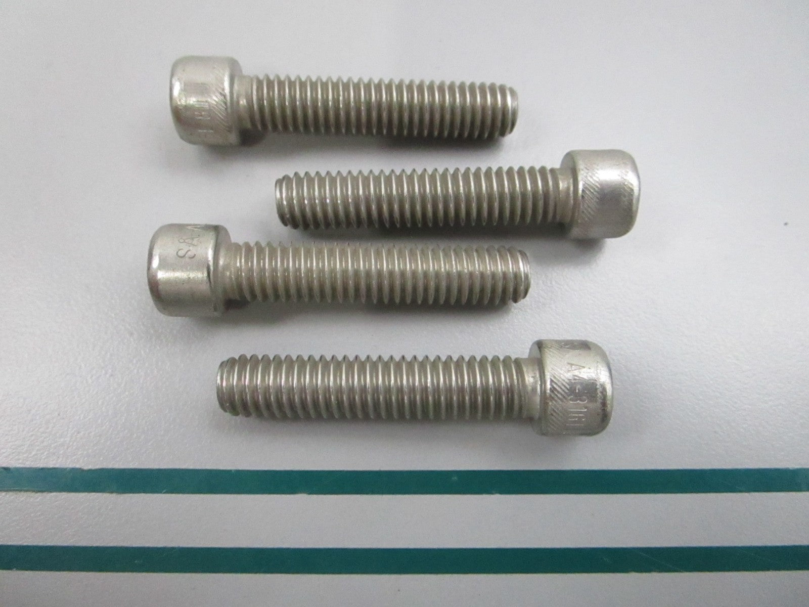 NEW OEM (LOT OF 4) 959440 Volvo Penta Screw 0810