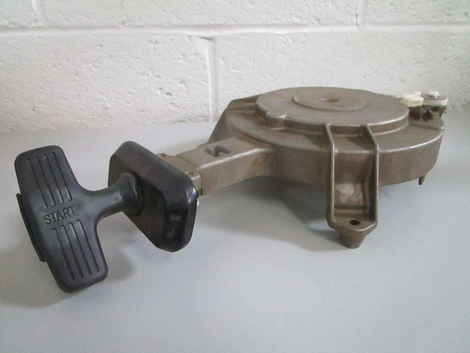 Suzuki 18100-89E01 Outboard Recoil Starter Assy NEW OEM NOS Factory Part 0820