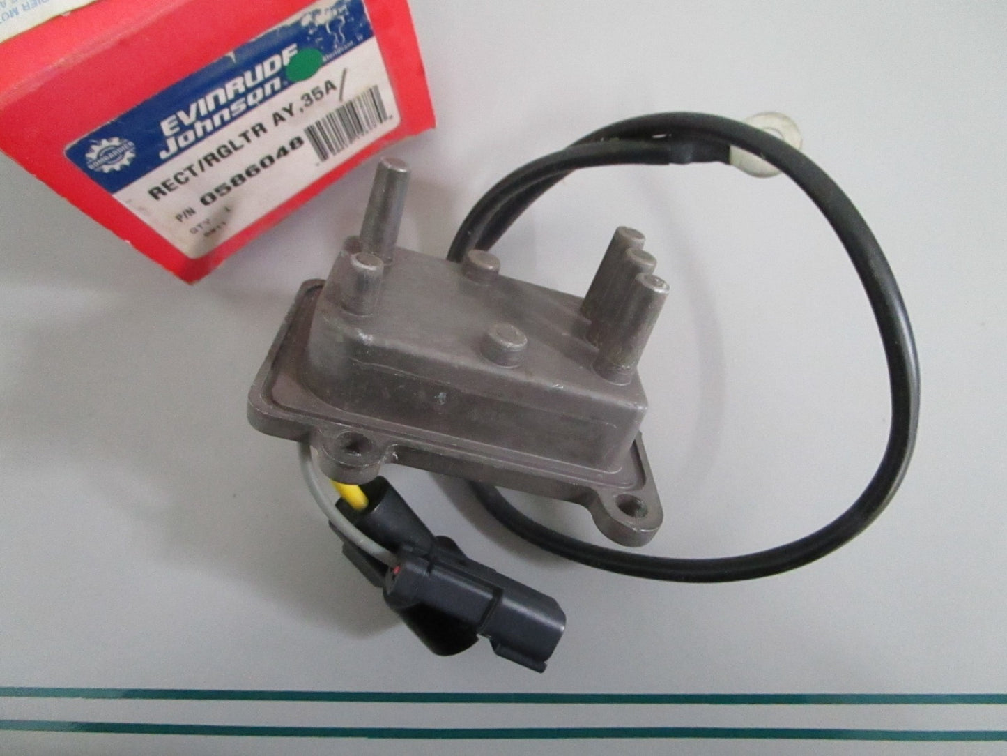 NEW OEM 586048 0586048 OMC Johnson Evinrude 35A Rectifier/Regulator 0820