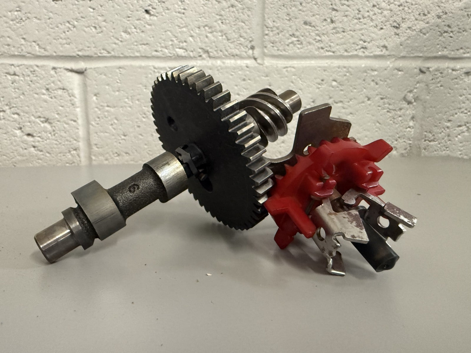 NEW OEM 492670 Briggs & Stratton Camshaft 0820