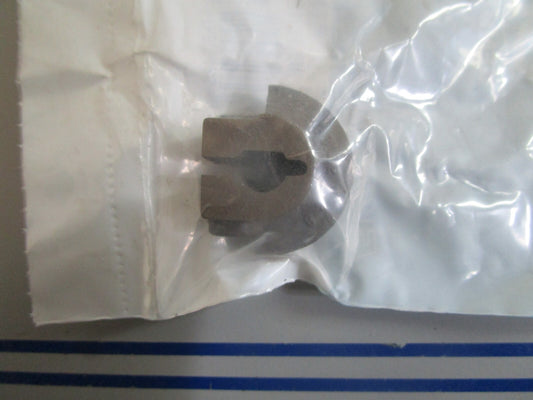 *NEW OEM* 0820 OMC Johnson Evinrude Pinion 303142 0303142