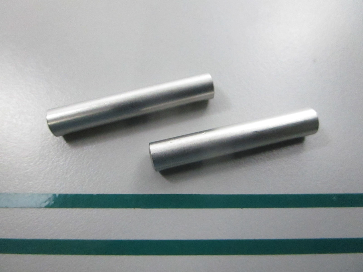 NEW OEM (LOT OF 2) 304575 0304575 OMC Johnson Evinrude Drive Pin 0810