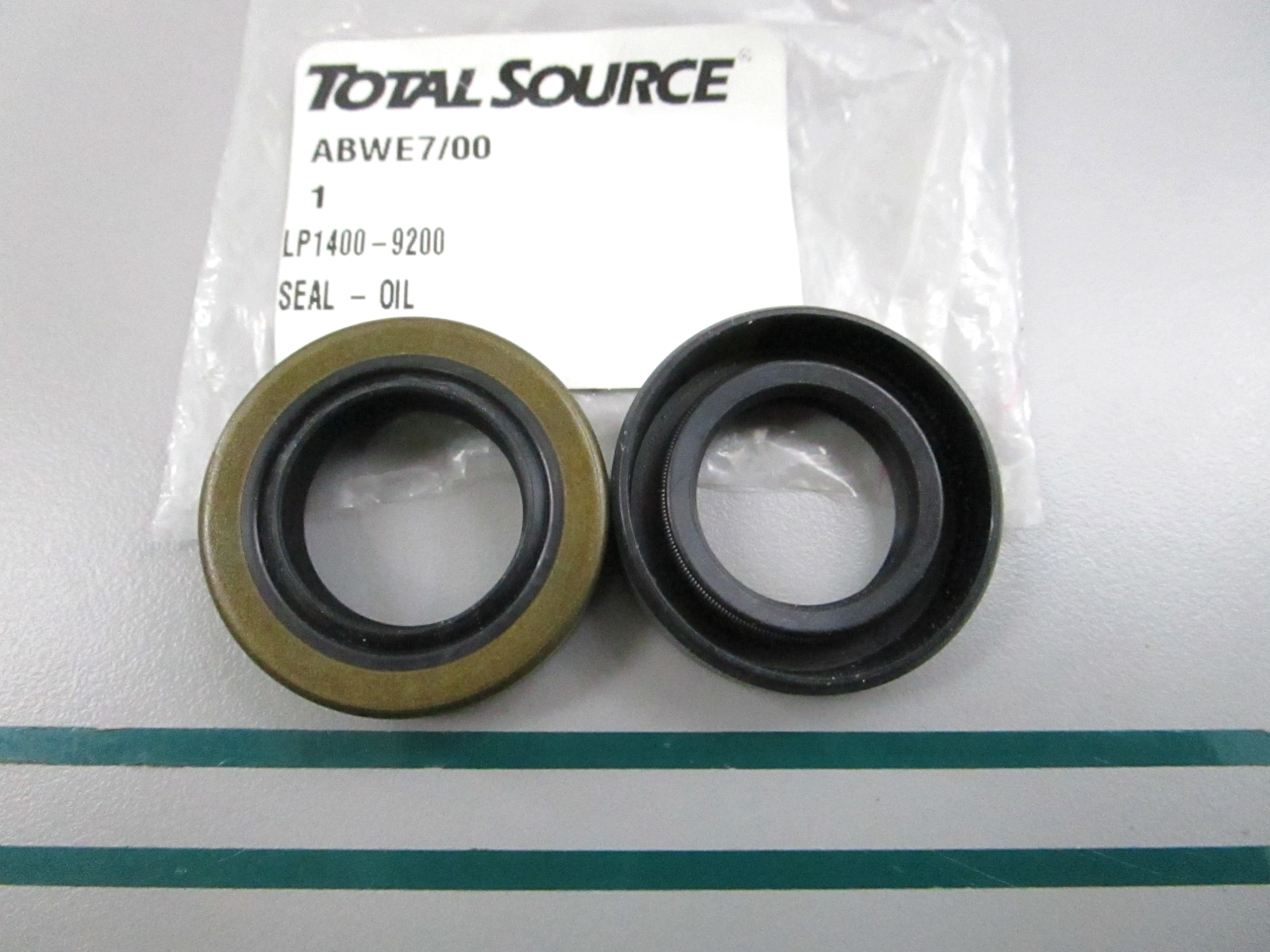 NEW (LOT OF 2) LP9200-9476  For: LPM Total Source Oil Seal 0810