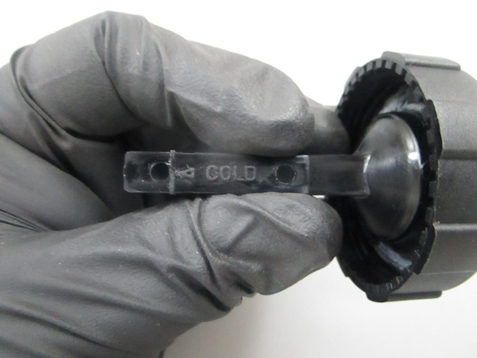 *NEW OEM* 0810 Volvo Penta Cover 1359625