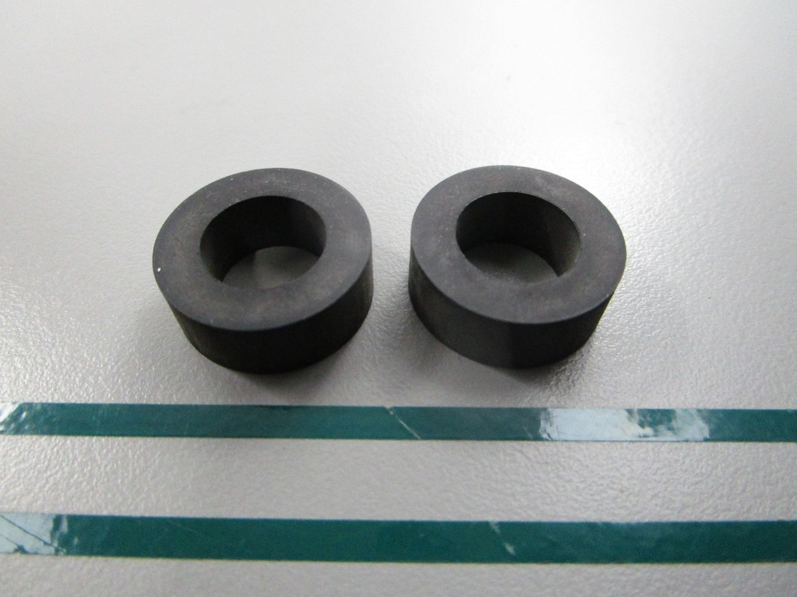 NEW OEM (LOT OF 2) 326130 0326130 OMC Johnson Evinrude Grommet 0810