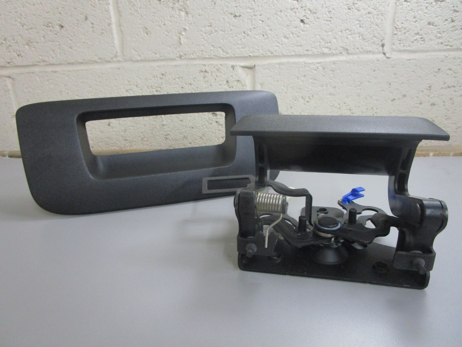 *NEW OEM* 0820 GM Tail Gate Lock Package 1782393