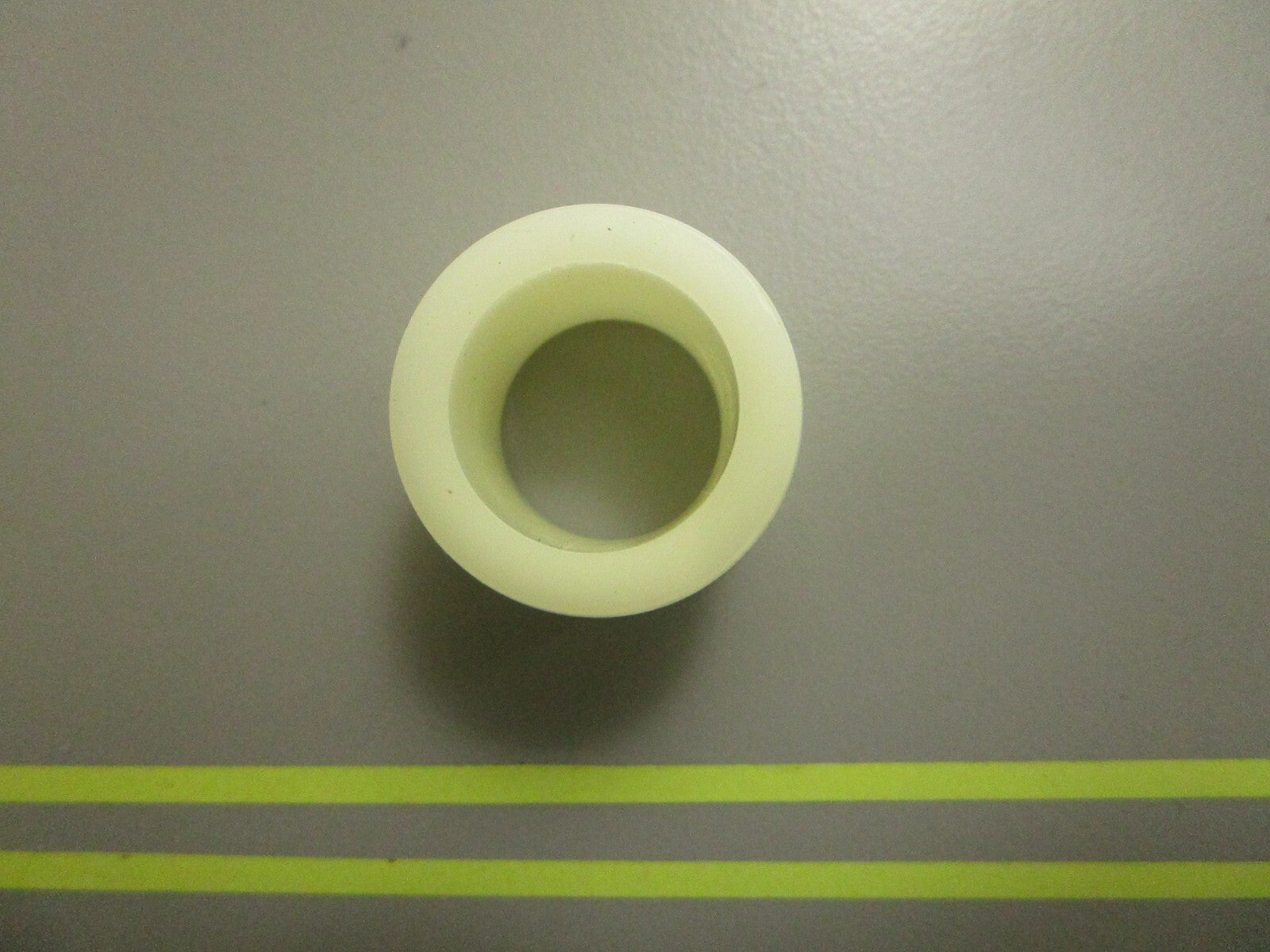 *NEW OEM* 0810 OMC Johnson Evinrude Bushing 322481 0322481