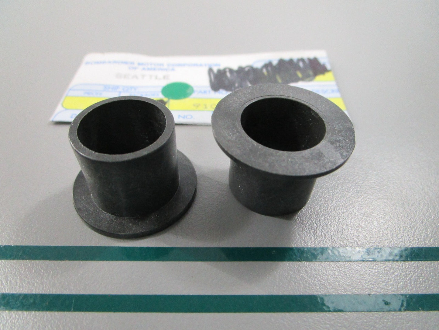 NEW OEM (LOT OF 2) 910855 0910855 OMC Johnson Evinrude Bushing 0810