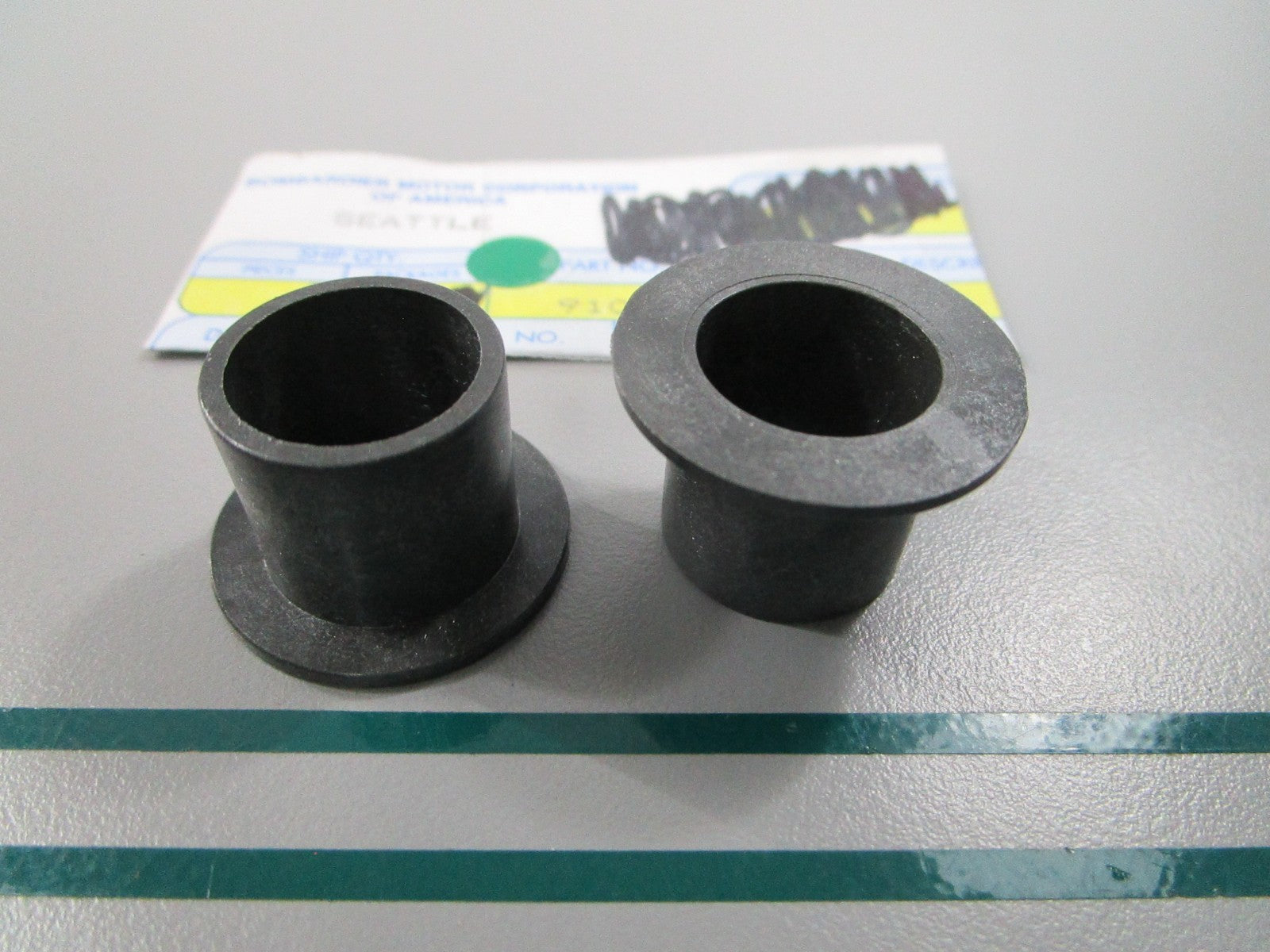 NEW OEM (LOT OF 2) 910855 0910855 OMC Johnson Evinrude Bushing 0810