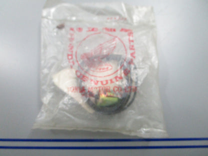 *NEW OEM* 0810 Honda Right Turn Signal Socket 33405-413-671