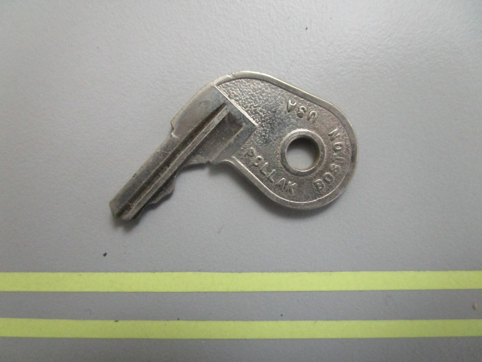 *NEW OEM* 0810 OMC Johnson Evinrude Ignition Key 73-16 501781 0501781