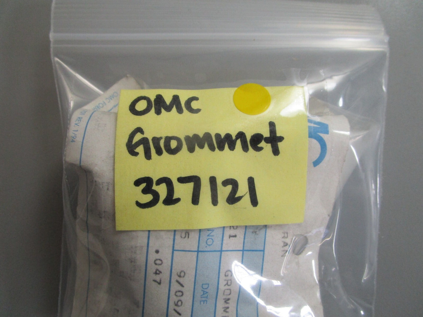 *NEW OEM* 0810 OMC Johnson Evinrude Grommet 327121 0327121