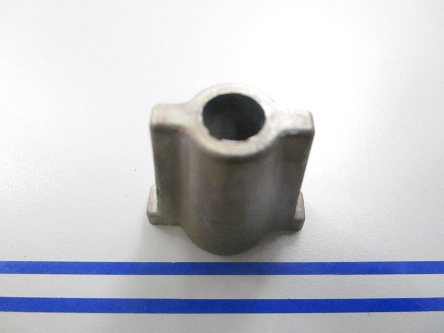 *NEW OEM* 0810 OMC Johnson Evinrude Upper Mount Retainer 340418 0340418