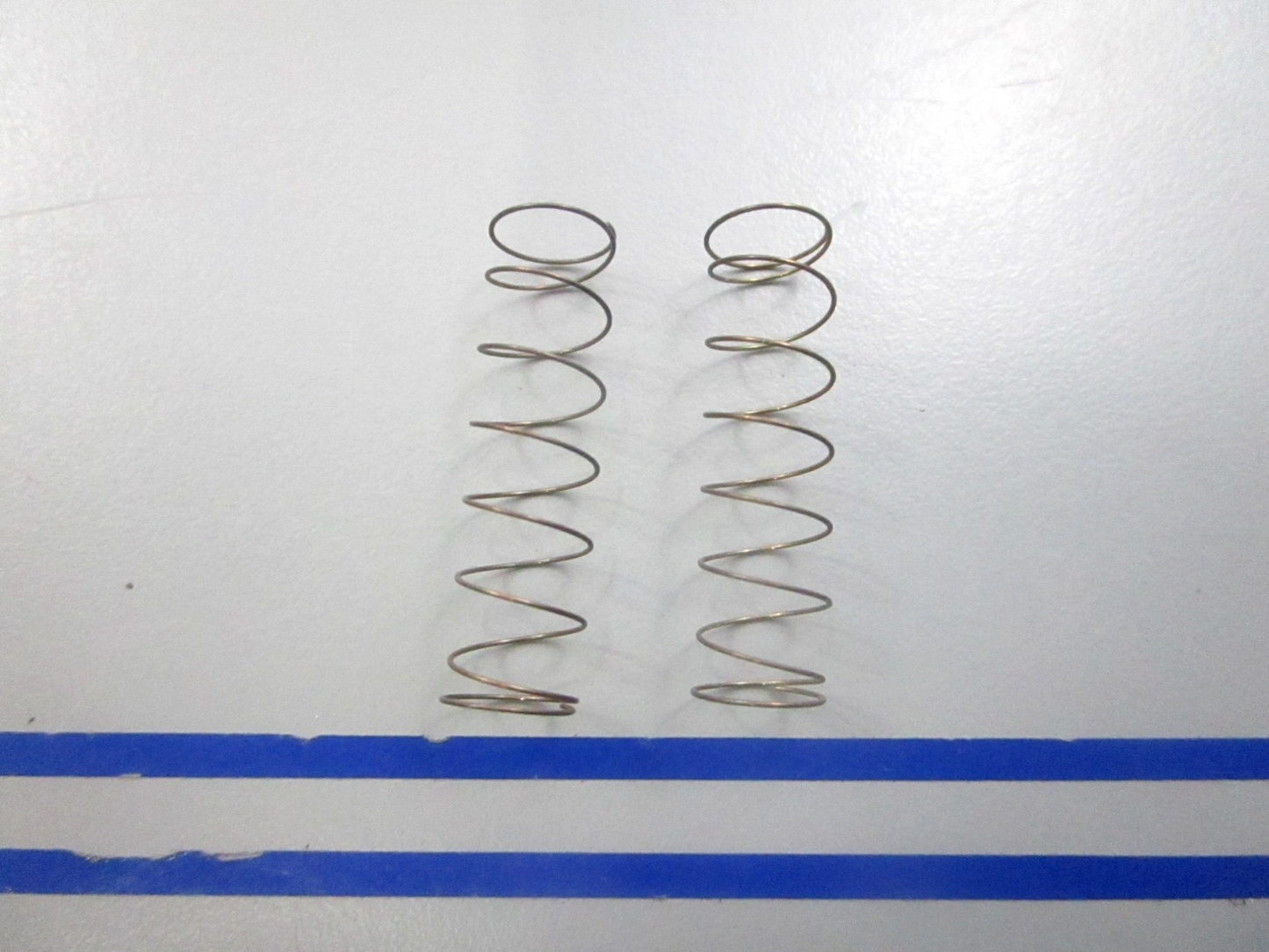 NEW OEM (LOT OF 2) 309298 0309298 OMC Johnson Evinrude Spring 0810