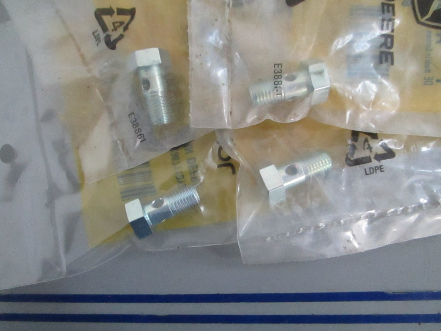 *NEW OEM* (LOT OF 4) 0820 John Deere Bolt AT255635