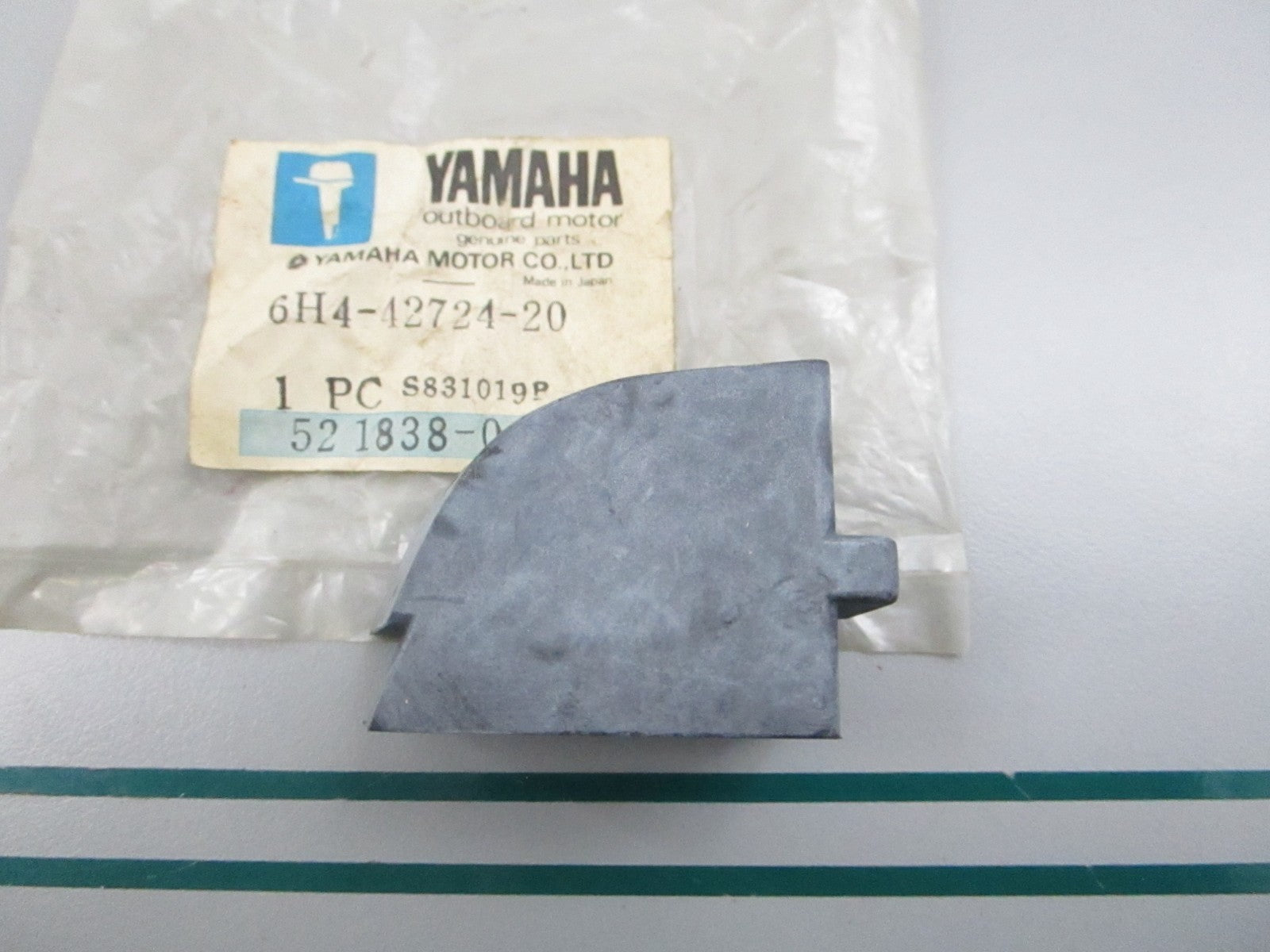 NEW OEM 6H4-42724-20-00 Yamaha Grommet 0810